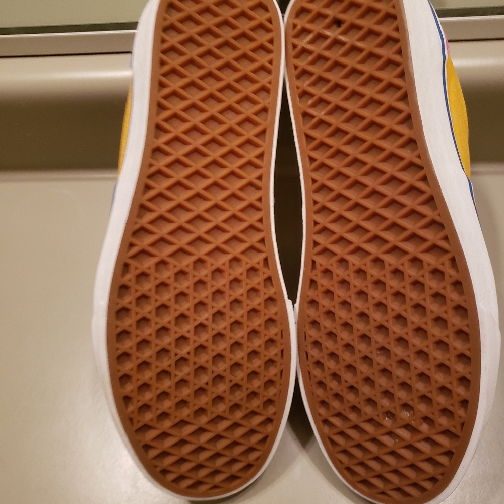 Vans - Picture 3 of 5